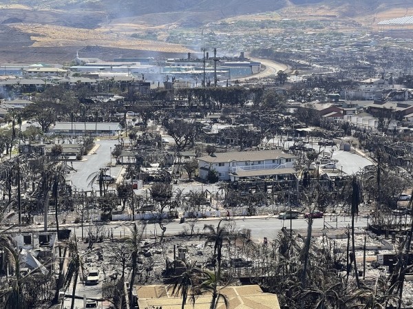 Апокалиптические лесные пожары на Гавайях указали на странности: уничтожен исторический город